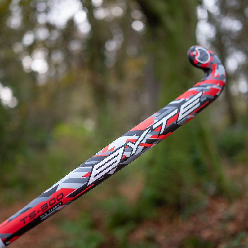 Byte TS300 Low Bow Field Hockey Stick in Black/Red (view 4)