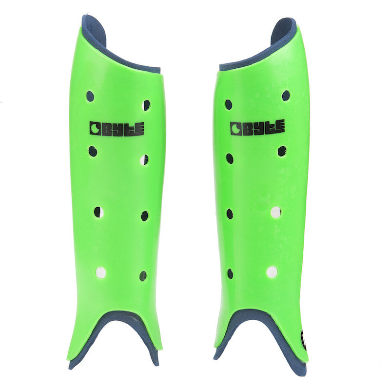 Byte Field Hockey Shin Guards in Club Green Navy